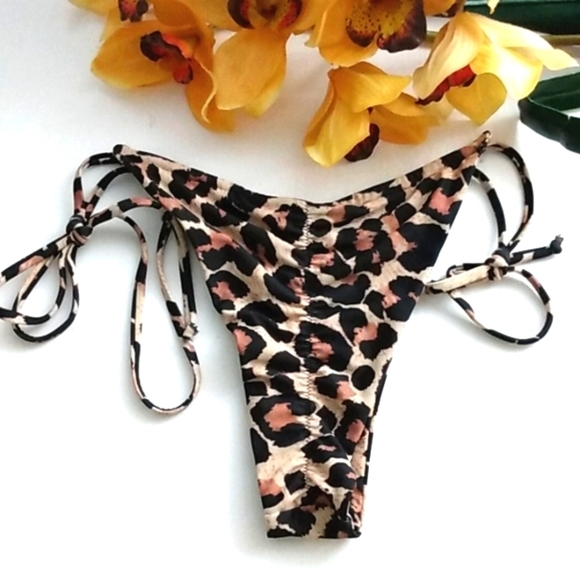 150 HI-CUT LEOPARD HIPSTER RUCHED STRING BIKINI BOTTOM SIZE SMALL NWOT - Picture 2 of 6